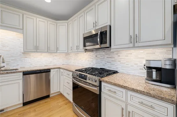 $689,900 | 3 Garden Vista Drive, Unit 3, Cranston, RI 02920