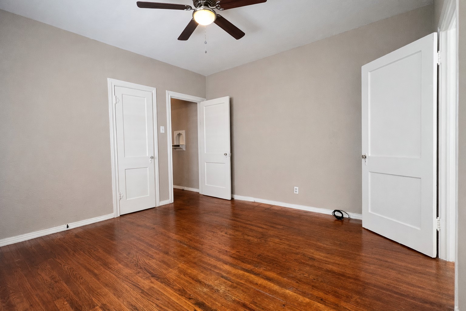 4917 Avenue R 1/2 Galveston, TX 77551 - Photo 12 of 21 Spacious Galveston Island bedroom with ceiling fan and original hardwood flooring.