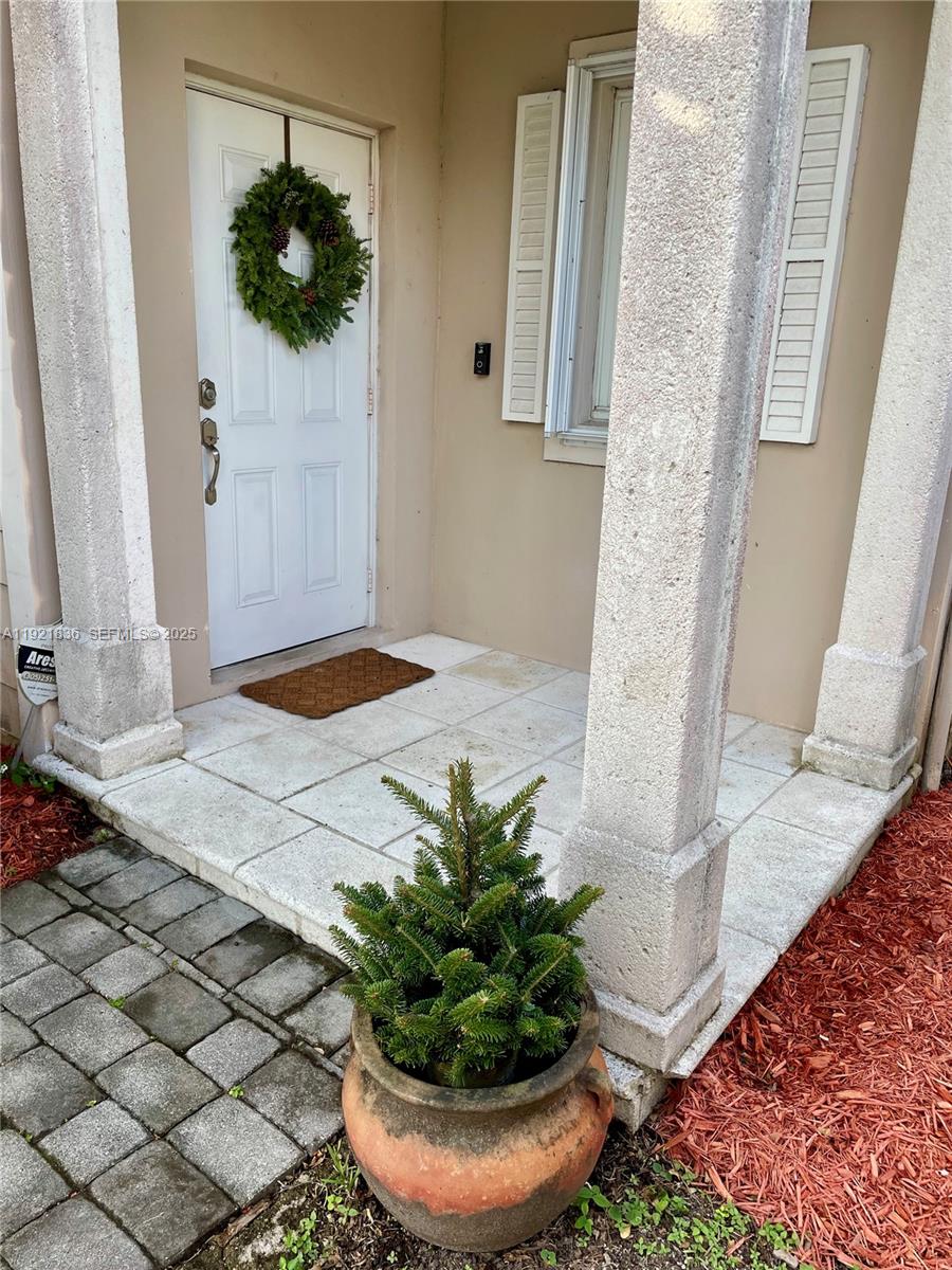 3121 Southeast 2nd Drive Homestead, FL 33033 - Photo 22 of 43 a view of a entryway