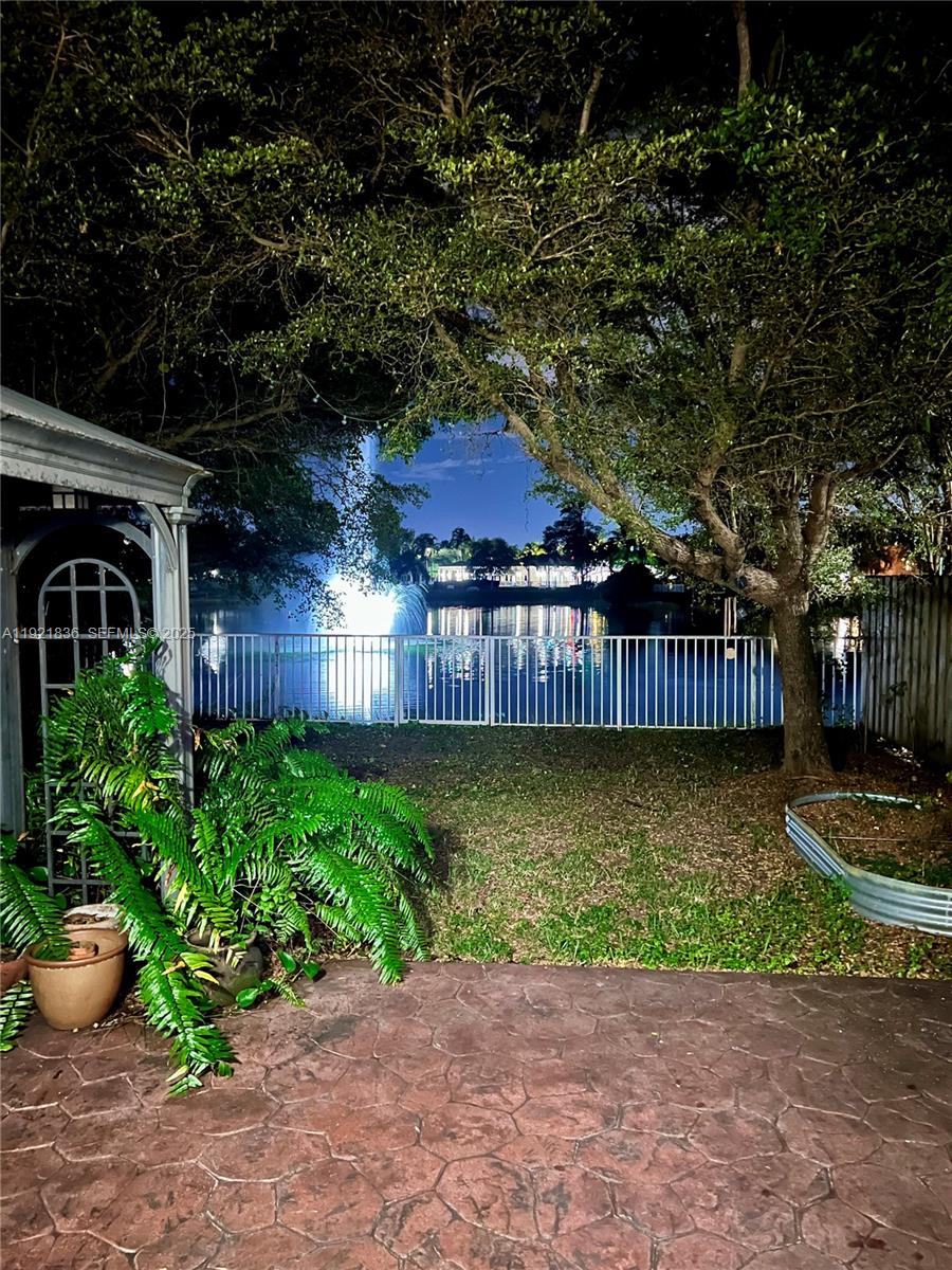 3121 Southeast 2nd Drive Homestead, FL 33033 - Photo 28 of 43 a view of a garden with wooden fence