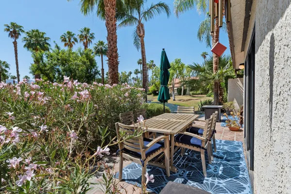 $2,500 | 150 Willow Lake Drive, Palm Desert, CA 92260