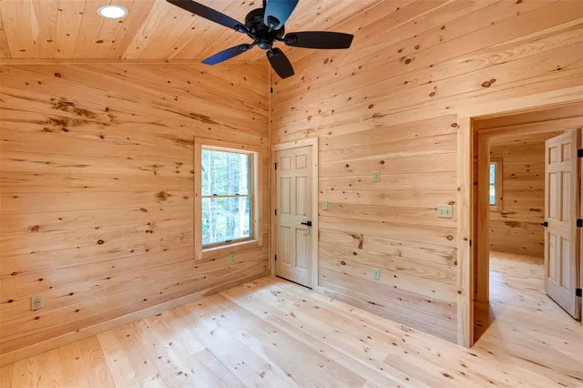 a view of an entryway of the house
