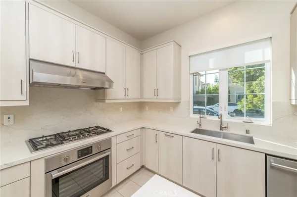 $6,400 | 111 Winnett, Irvine, CA 92602