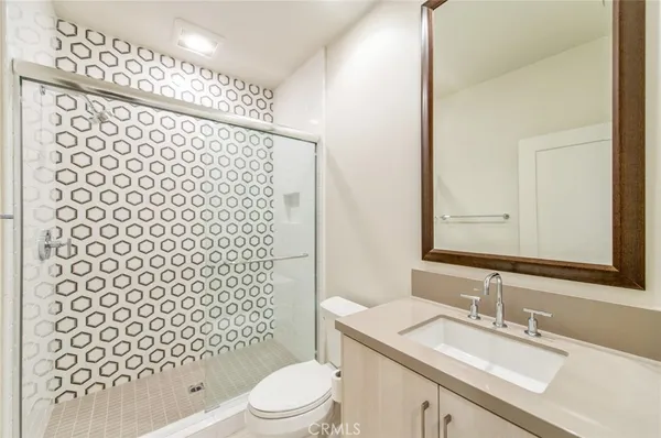 $6,400 | 111 Winnett, Irvine, CA 92602