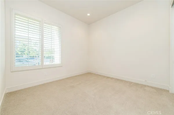 $6,400 | 111 Winnett, Irvine, CA 92602