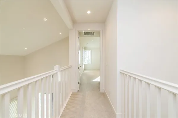 $6,400 | 111 Winnett, Irvine, CA 92602