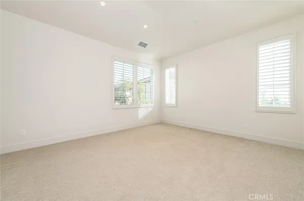 $6,400 | 111 Winnett, Irvine, CA 92602