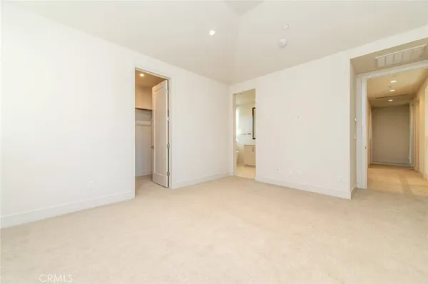 $6,400 | 111 Winnett, Irvine, CA 92602