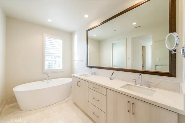 $6,400 | 111 Winnett, Irvine, CA 92602