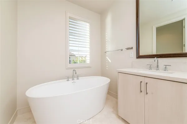 $6,400 | 111 Winnett, Irvine, CA 92602