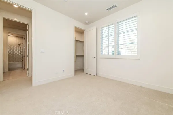 $6,400 | 111 Winnett, Irvine, CA 92602