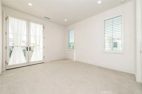 $6,400 | 111 Winnett, Irvine, CA 92602