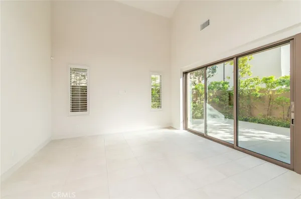 $6,400 | 111 Winnett, Irvine, CA 92602