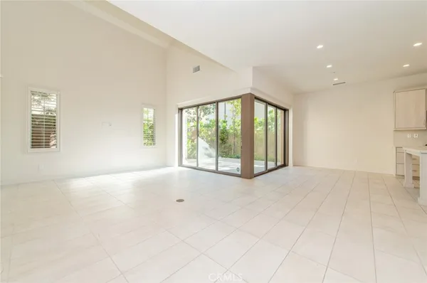 $6,400 | 111 Winnett, Irvine, CA 92602