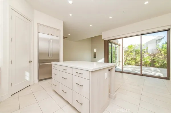 $6,400 | 111 Winnett, Irvine, CA 92602