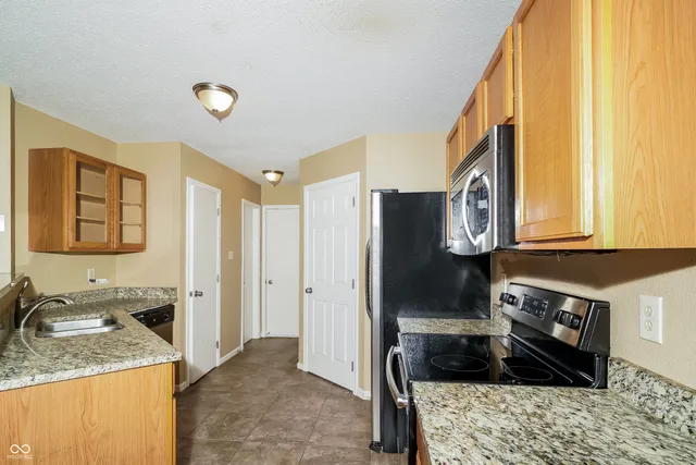 $1,515 | 1235 Porchester Lane, Greenwood, IN 46143