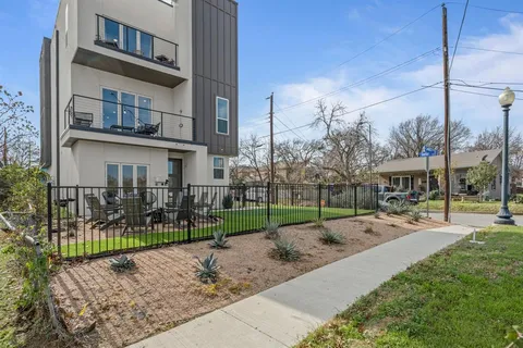 $650,000 | 500 West Sanford Street, Arlington, TX 76011