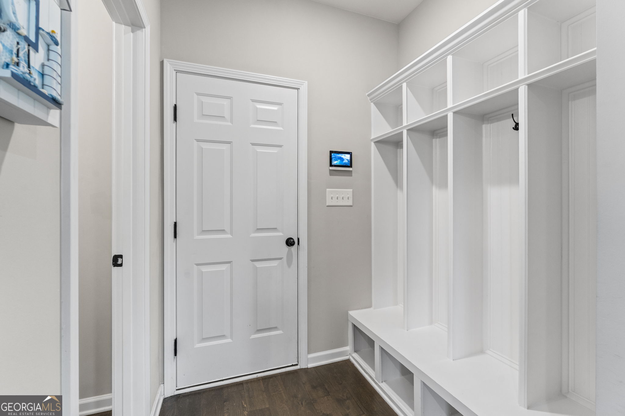 413 Shoshone Circle Kathleen, GA 31047 - Photo 19 of 42 a view of an entryway with hallway