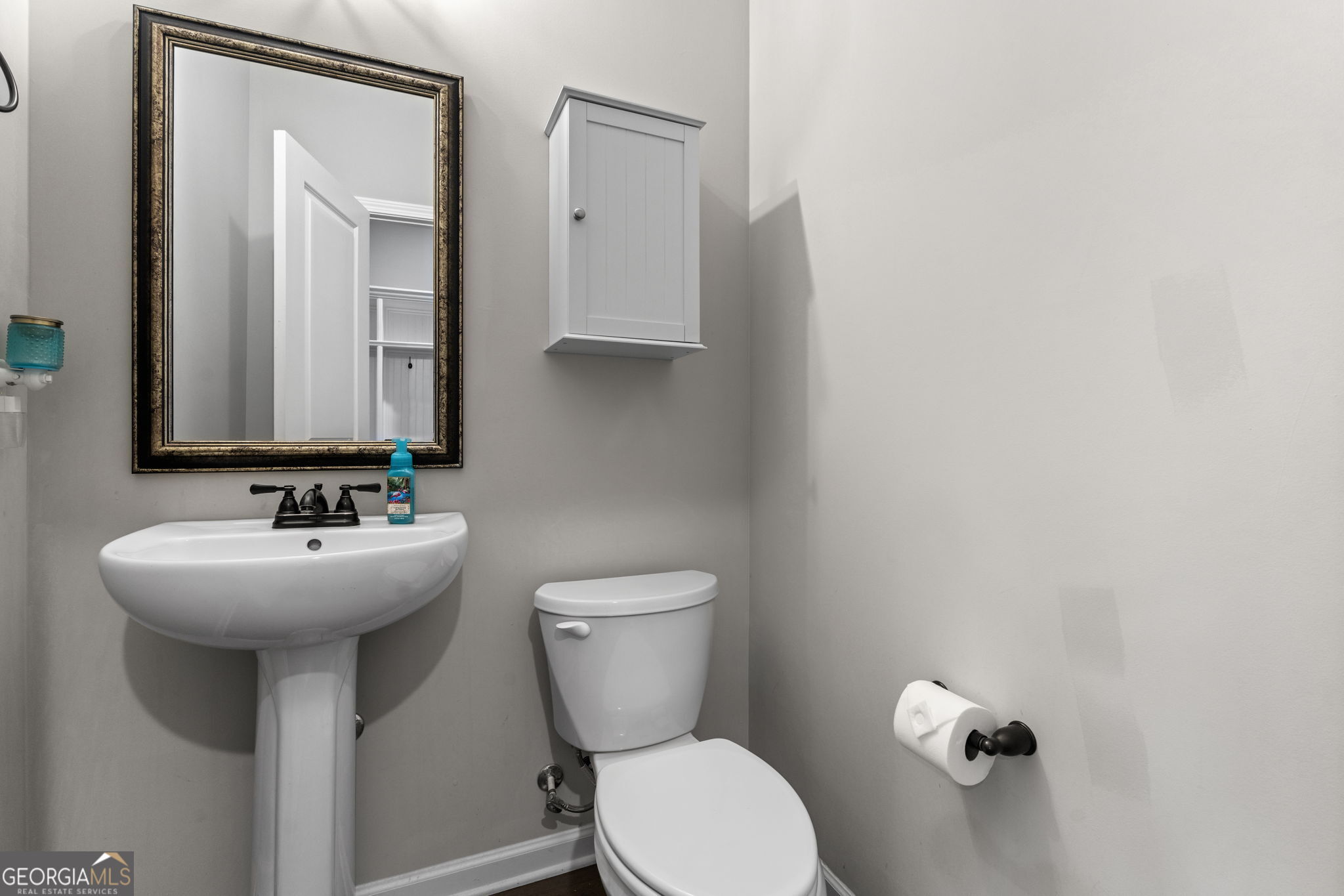 413 Shoshone Circle Kathleen, GA 31047 - Photo 20 of 42 a bathroom with a toilet sink and mirror