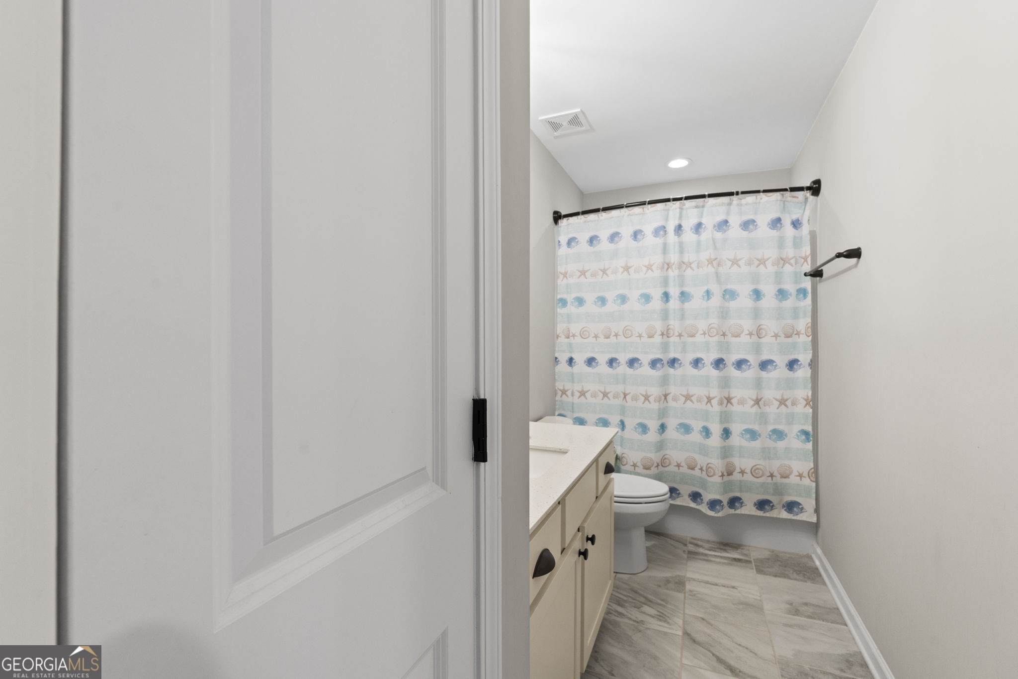 413 Shoshone Circle Kathleen, GA 31047 - Photo 23 of 42 a bathroom with a shower curtain and a toilet