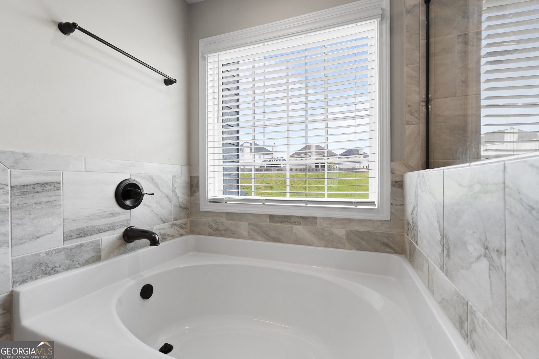 413 Shoshone Circle Kathleen, GA 31047 - Photo 34 of 42 a bathroom with a tub a sink and a window