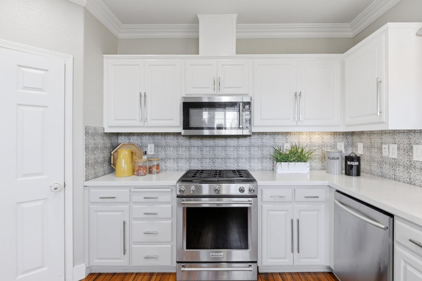 609 Rockspray Circle Pittsburg, CA 94565 - Photo 18 of 43 a kitchen with granite countertop white cabinets and appliances