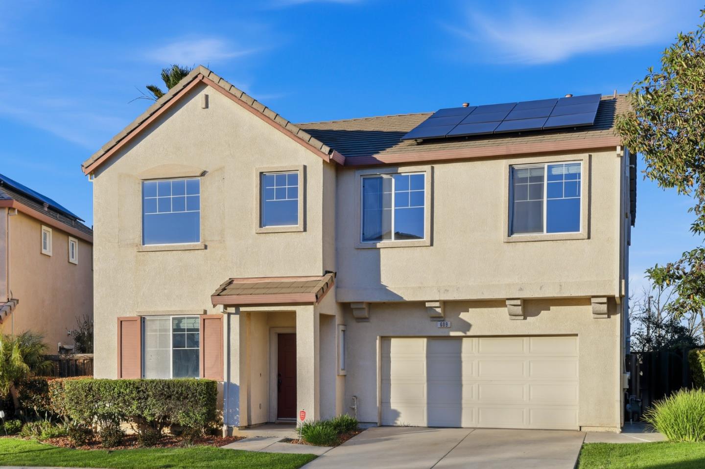 609 Rockspray Circle Pittsburg, CA 94565 - Photo 2 of 43 a front view of a house with garden