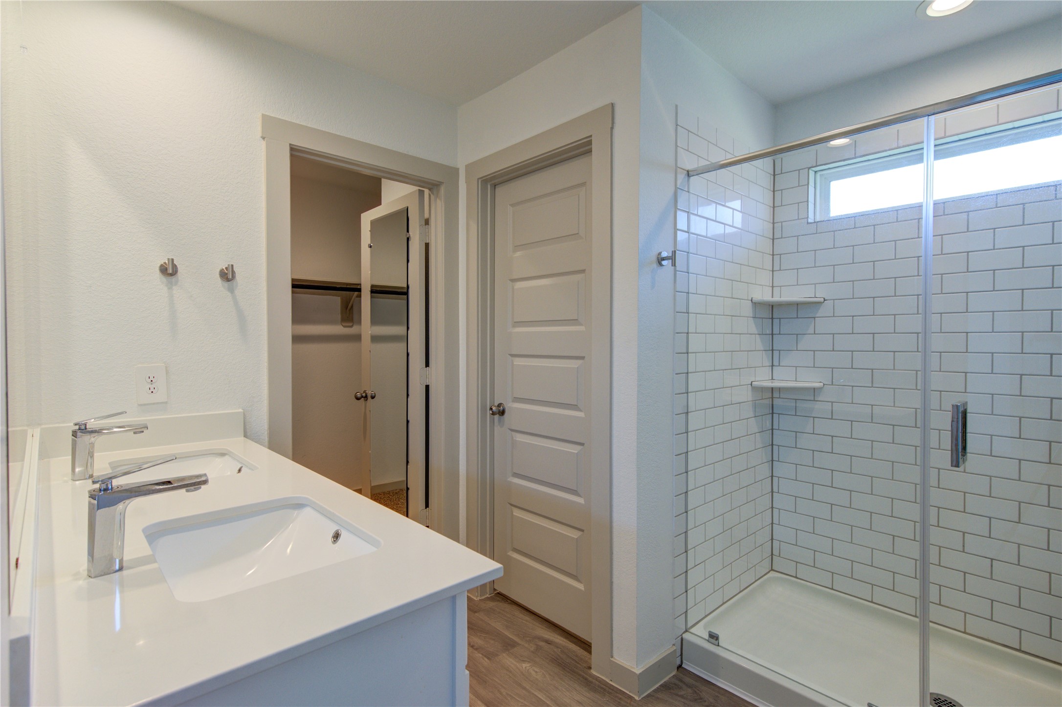 41 Desert Spring Lane Manvel, TX 77578 - Photo 19 of 33 a bathroom with a shower sink and mirror