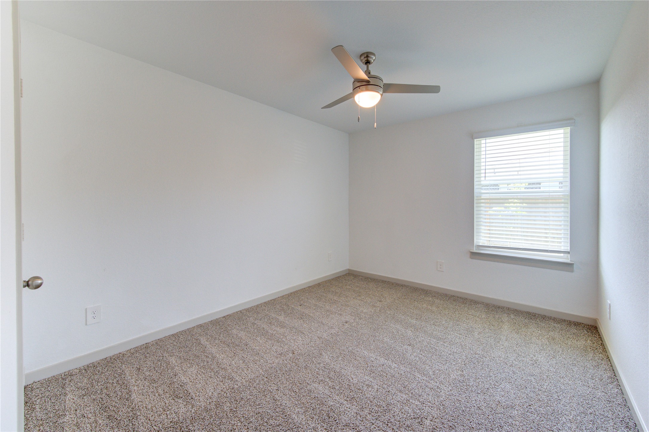 41 Desert Spring Lane Manvel, TX 77578 - Photo 27 of 33 an empty room with a window