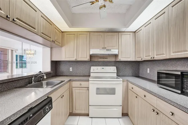 $154,900 | 900 Southwest 128th Avenue, Unit 103D, Pembroke Pines, FL 33027