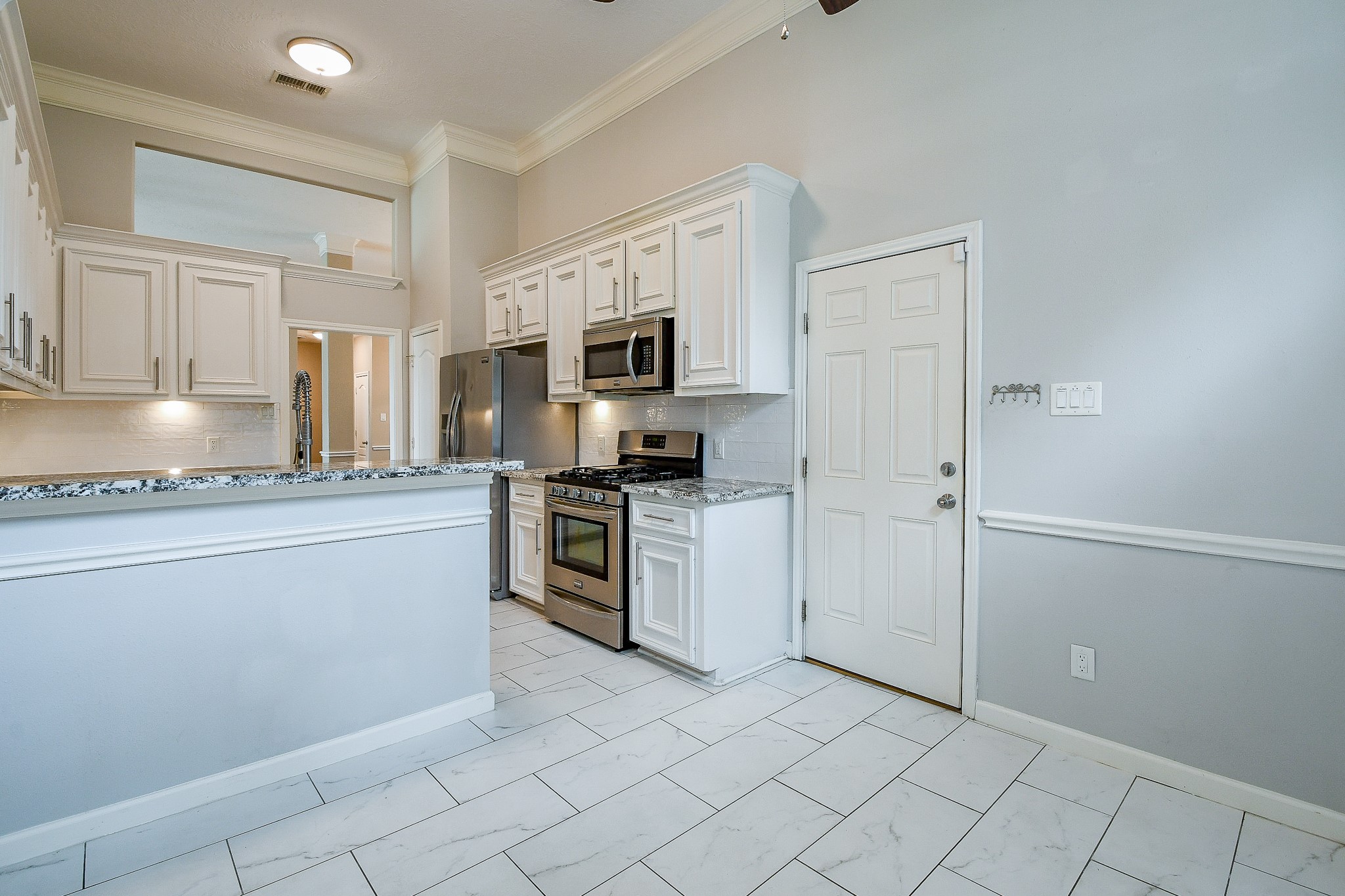 21818 Windsor Castle Drive Spring, TX 77388 - Photo 15 of 32