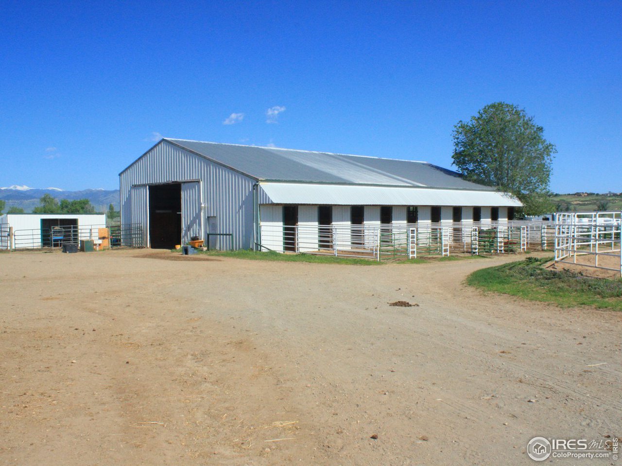 9143 Valmont Road Boulder, CO 80301 - Photo 4 of 10 Stables