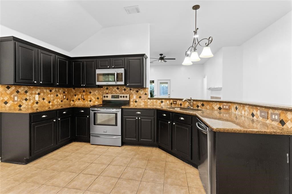 15323 Redbud Berry Way Cypress, TX 77433 - Photo 9 of 22