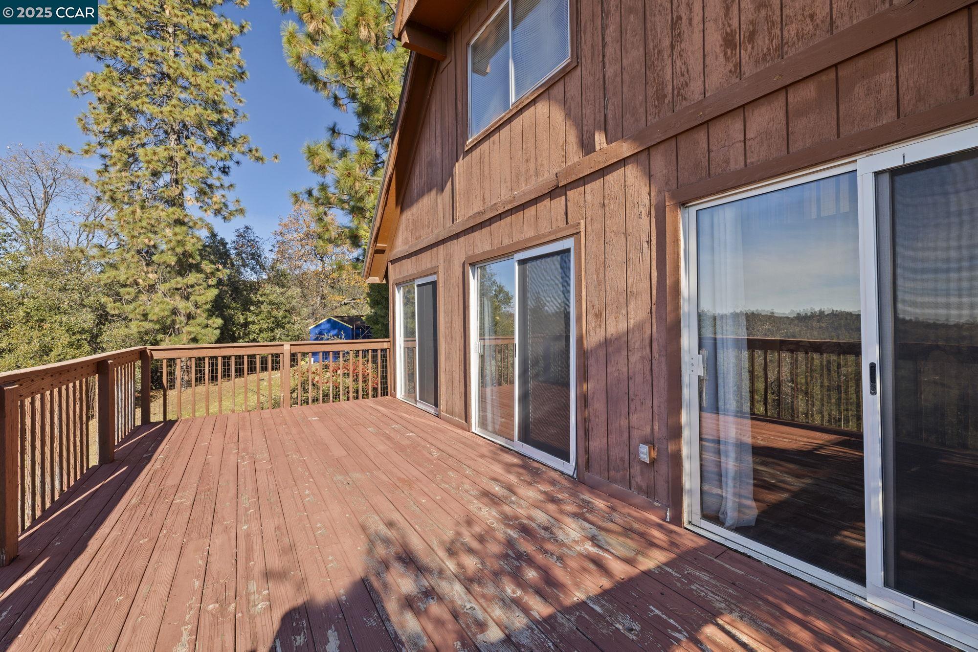 18957 Stag Circle Tuolumne, CA 95379 - Photo 17 of 22 a view of balcony with wooden floor