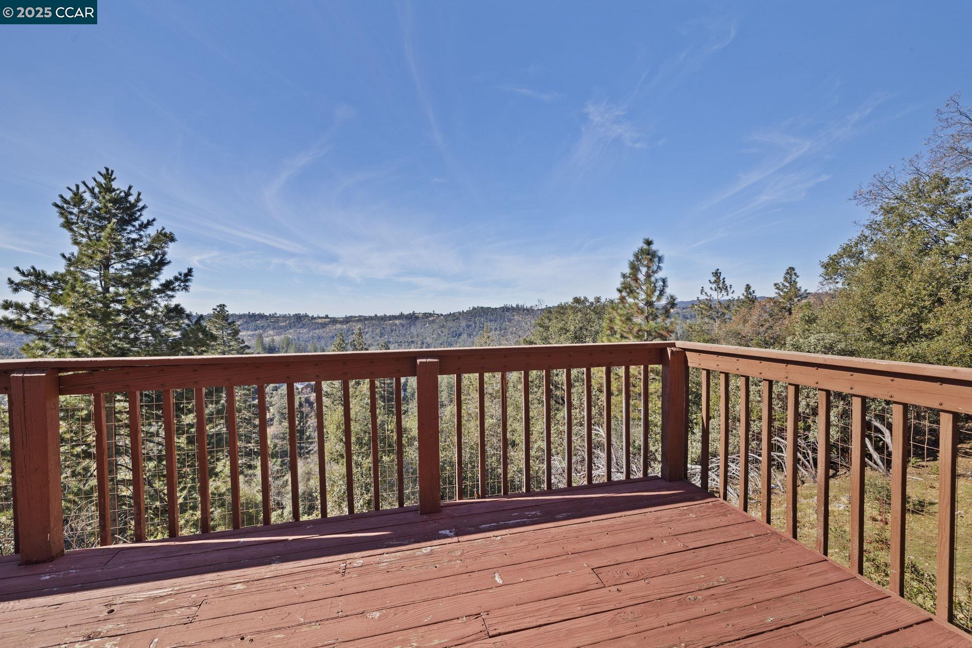 18957 Stag Circle Tuolumne, CA 95379 - Photo 19 of 22 a balcony with wooden floor and fence