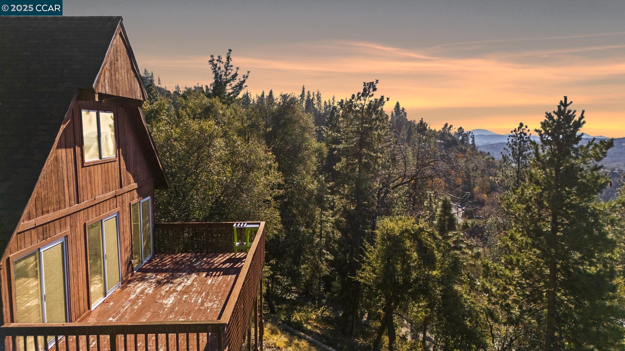 18957 Stag Circle Tuolumne, CA 95379 - Photo 2 of 22 a view of balcony with two chairs