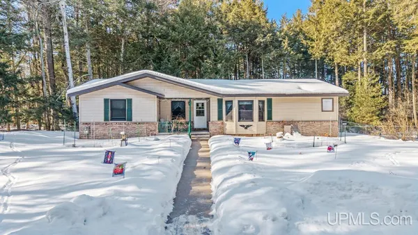 $215,000 | E4800 M35 Highway, Escanaba, MI 49829