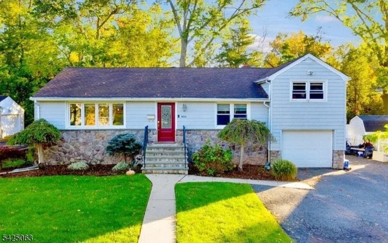 684 Spring Avenue Ridgewood, NJ 07450 - Photo 2 of 14