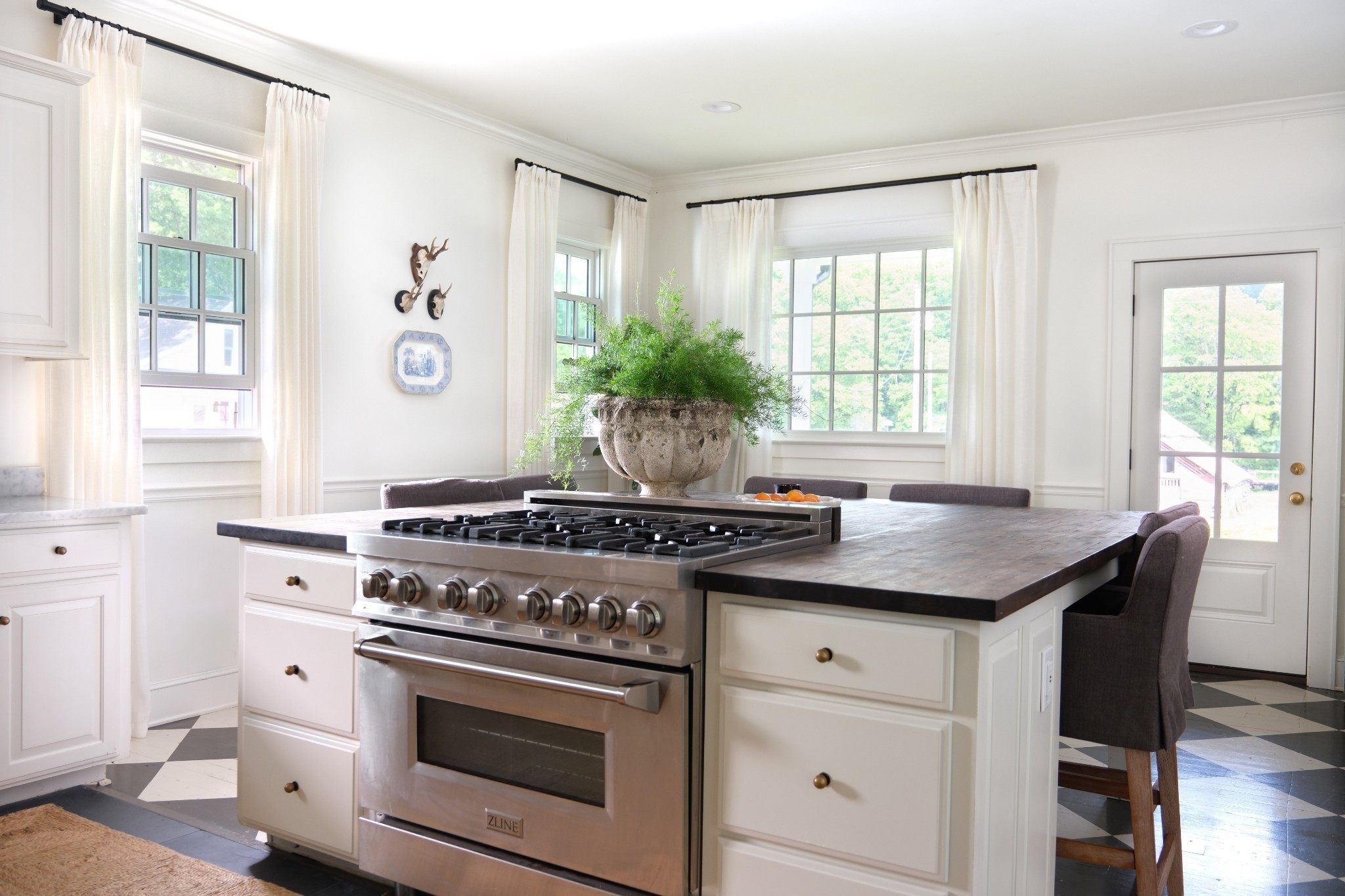 2405 Thompson Road Lewisburg, TN 37091 - Photo 13 of 71 a kitchen with granite countertop a stove and a sink