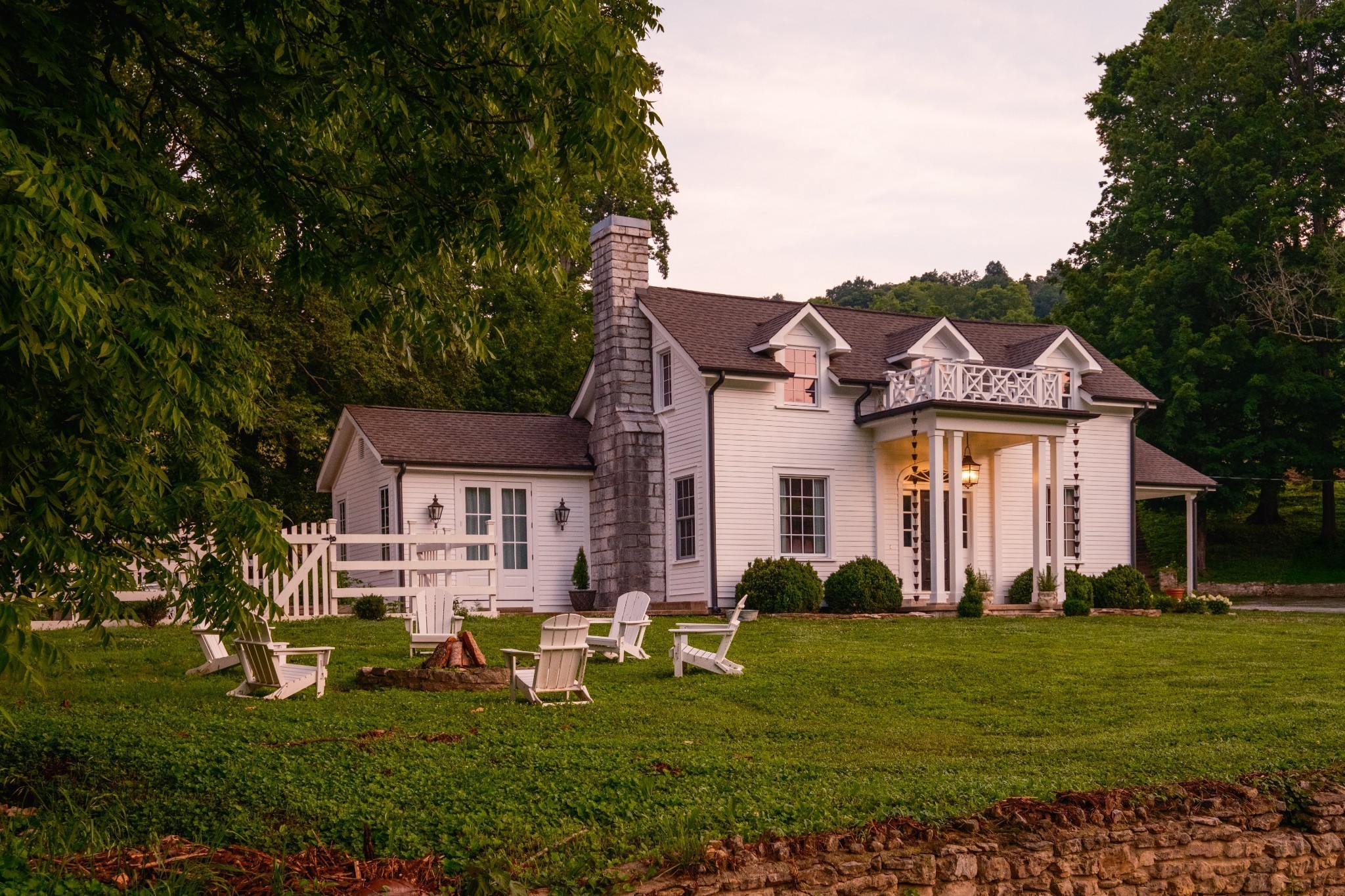 2405 Thompson Road Lewisburg, TN 37091 - Photo 33 of 71 a front view of a house with a garden