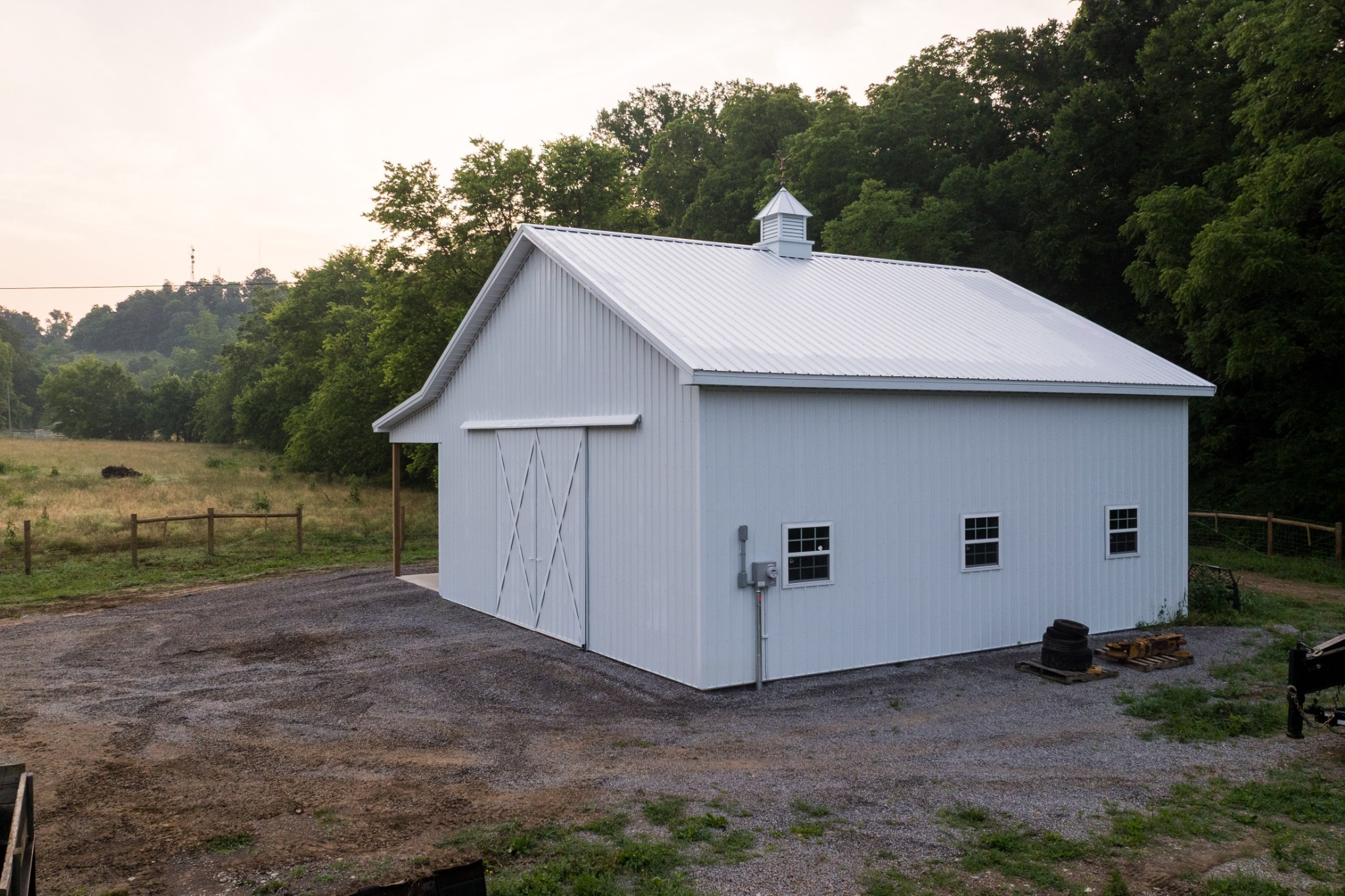 2405 Thompson Road Lewisburg, TN 37091 - Photo 68 of 71 a view of a backyard with a barn