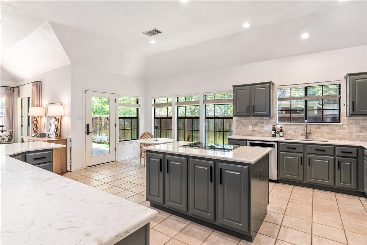 3745 Whitt Loop Austin, TX 78749 - Photo 9 of 40