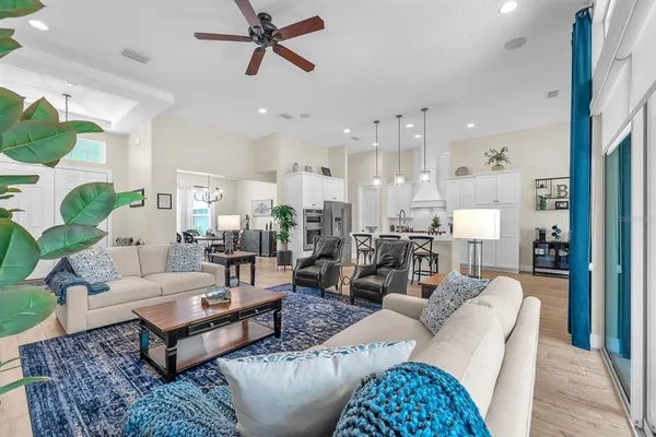 $926,777 | 5210 Alafia Falls Drive, Lithia, FL 33547