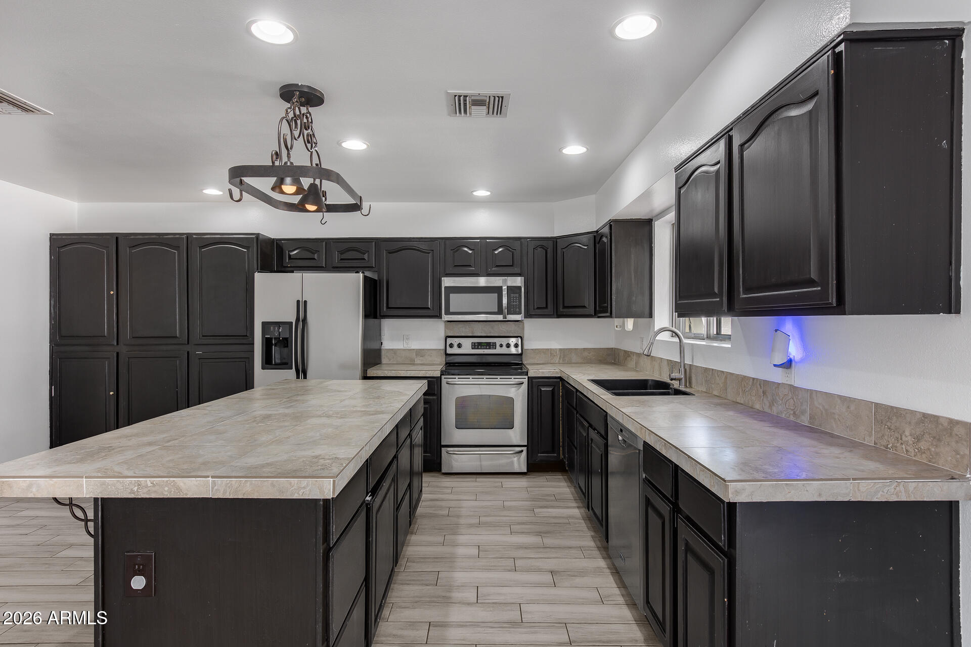 8544 East Osborn Road Scottsdale, AZ 85251 - Photo 6 of 21 Extra Counterspace