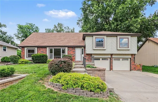 $305,000 | 419 Gordon Drive, Liberty, MO 64068