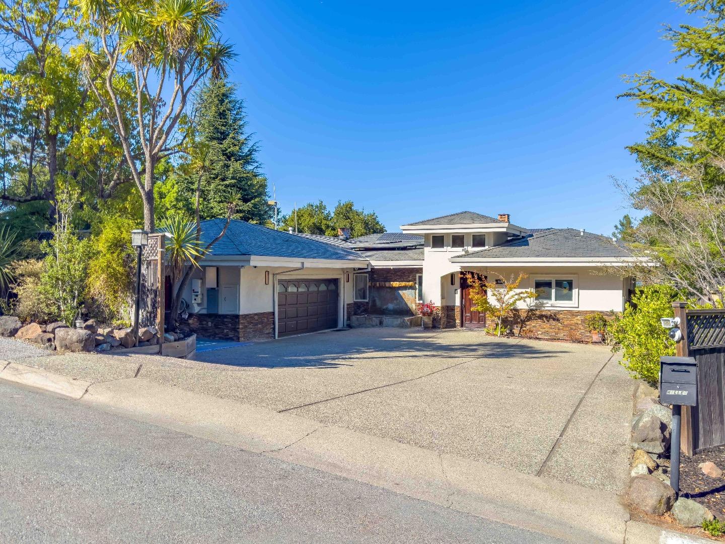 250 Darrell Road Hillsborough, CA 94010 - Photo 3 of 85