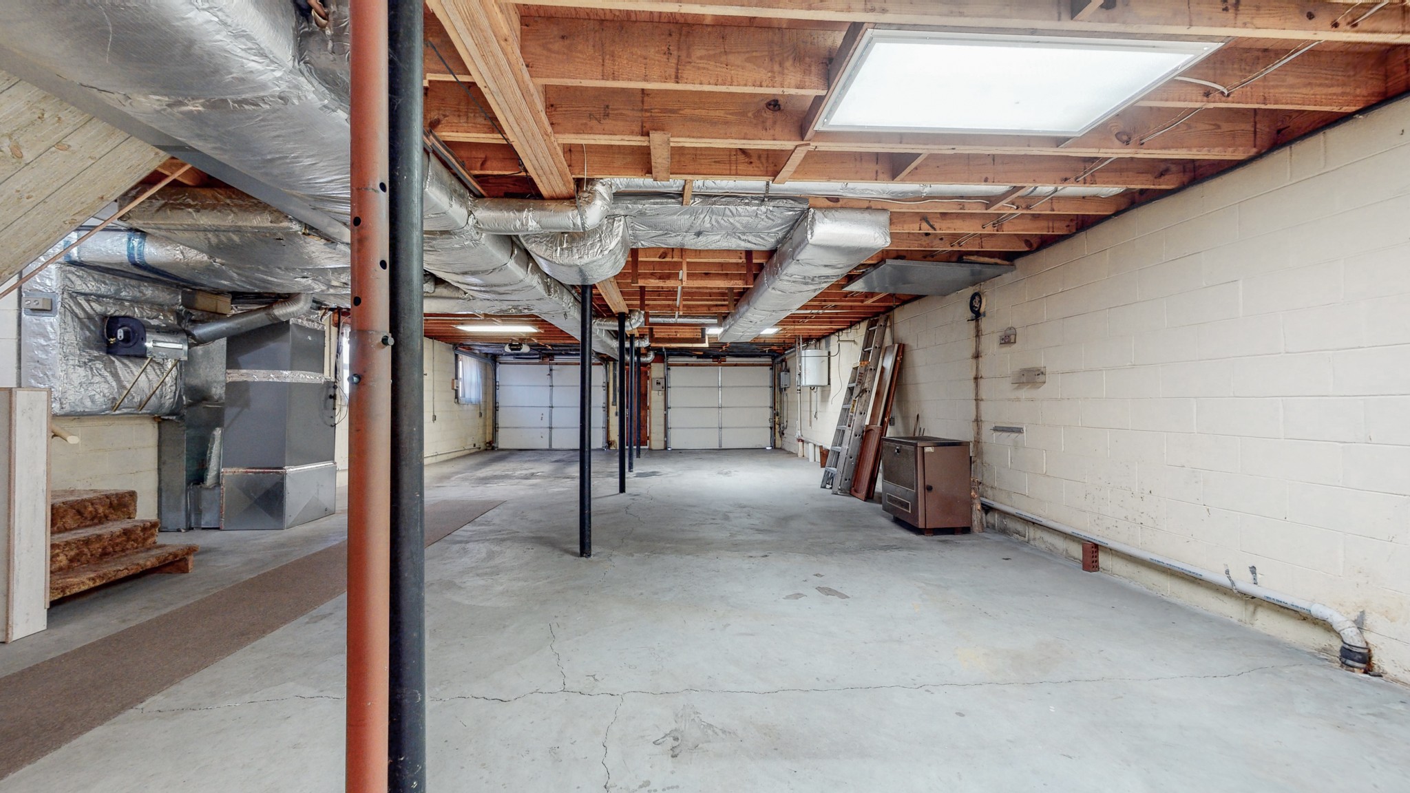 2124 Hillsboro Road Franklin, TN 37069 - Photo 26 of 44 a view of a garage