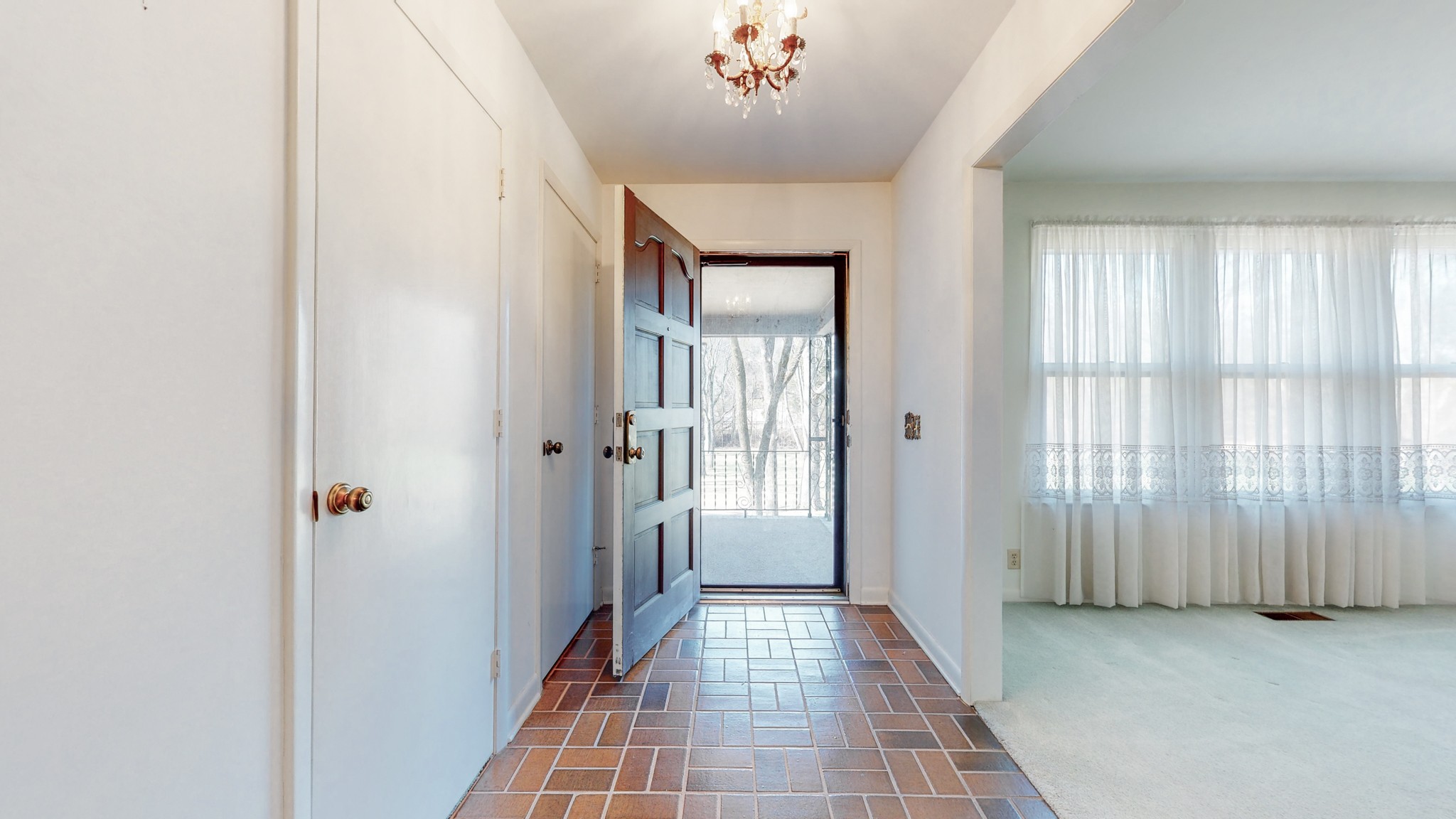 2124 Hillsboro Road Franklin, TN 37069 - Photo 7 of 44 a view of a hallway with a bathroom