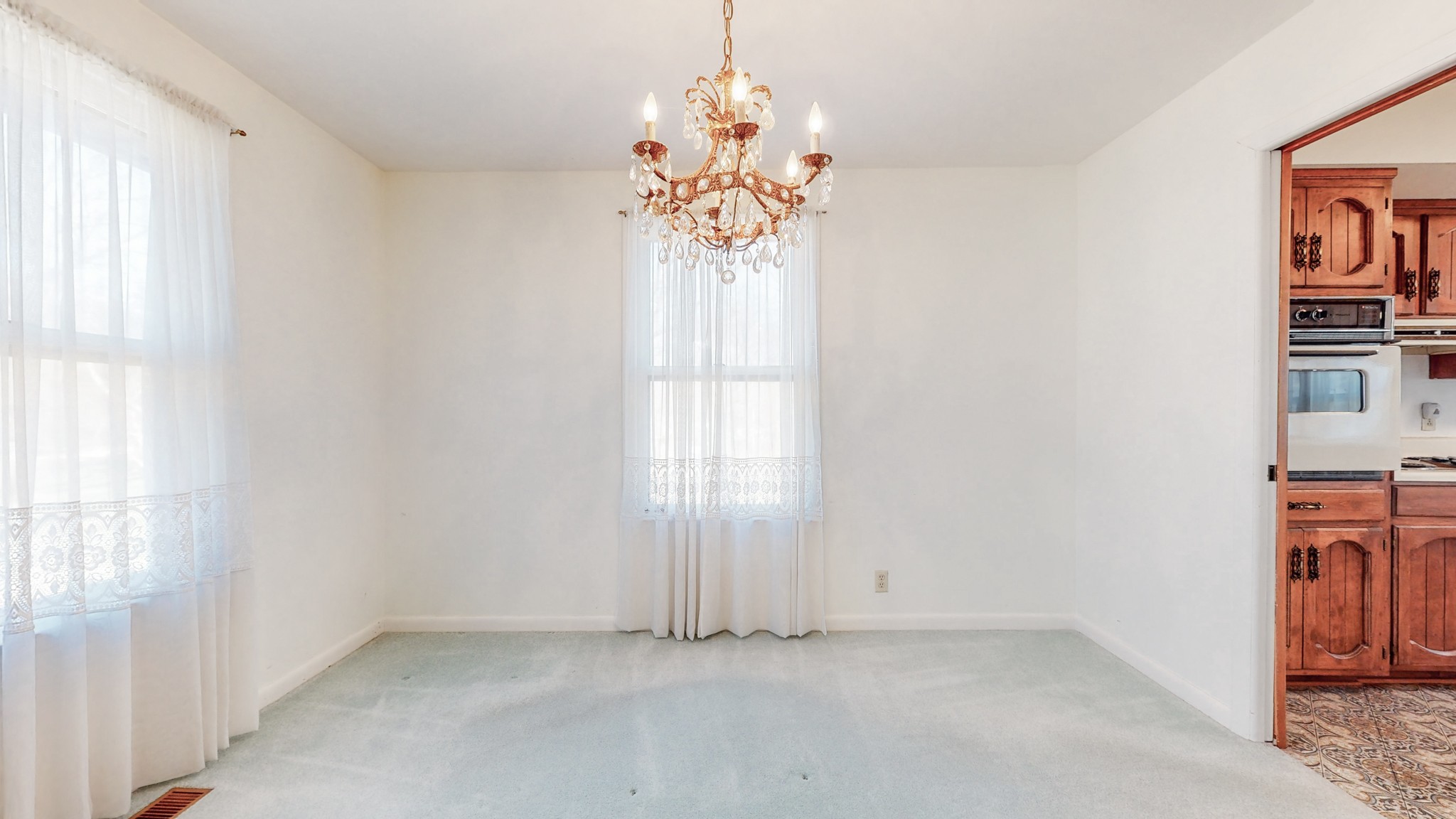 2124 Hillsboro Road Franklin, TN 37069 - Photo 9 of 44 an empty room with windows and closet