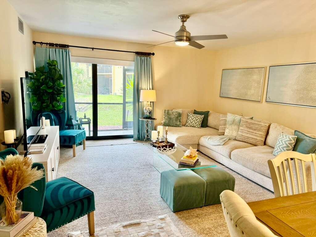912 Southwest 9th St Circle, Unit 105 Boca Raton, FL 33486 - Photo 3 of 19 Living Room 2